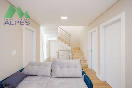 5_photo/94dcfb0c61.f13519e4b644a74d-ATLAS-a950f26f-98e7-41b6-a60e-77aefb47c962.jpg de casa à venda com 4 quartos, 282m² em Xaxim, Curitiba