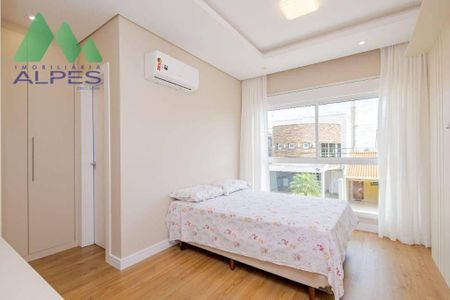 8_photo/94dcfb0c61.f13519e4b644a74d-ATLAS-e51cb63c-0a5c-4b41-a0ac-e70dcffb4b54.jpg de casa à venda com 4 quartos, 282m² em Xaxim, Curitiba