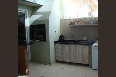 6_photo/94dcfb0d45.79518a11401aeb31-ATLAS-0e5a2fd2-13c4-48dc-b0e0-5cd637a6d6ec.jpg de casa de condomínio à venda com 3 quartos, 150m² em Xaxim, Curitiba