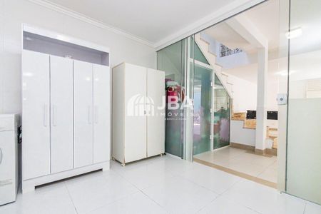 49_photo/94dcfb1313.1c30879e3ee593f9-ATLAS-dc353087-07ef-4290-ac76-c7e2ccb3d71d.jpg de casa à venda com 0 quarto, 297m² em Xaxim, Curitiba