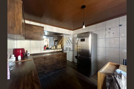 2_photo/94dcfb1585.ccfee957a0edc138-ATLAS-2ff245f2-8e11-4715-85cc-7bcbcb1dcd83.jpg de casa à venda com 5 quartos, 192m² em Xaxim, Curitiba