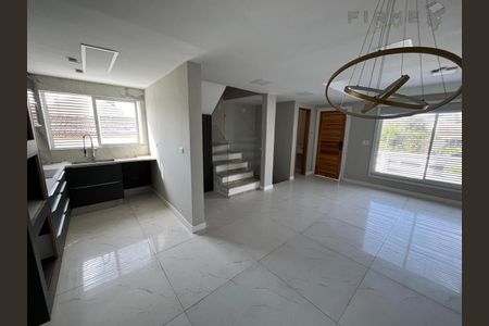 5_photo/94dcfb160b.ef4267cf7f570d25-ATLAS-1a5767b2-2e18-484c-a1ab-00c7b92fdf1c.jpg de casa à venda com 4 quartos, 158m² em Xaxim, Curitiba