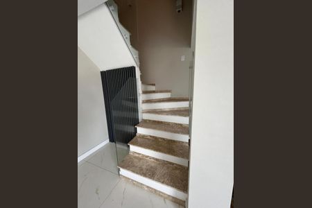 4_photo/94dcfb160b.ef4267cf7f570d25-ATLAS-9bb8453b-2e3b-4f9a-9907-d393d9aec77e.jpg de casa à venda com 4 quartos, 158m² em Xaxim, Curitiba