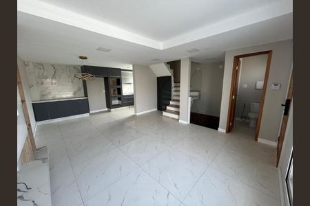 7_photo/94dcfb160b.ef4267cf7f570d25-ATLAS-b34296f4-da30-4ec3-8afa-3eb82ae5151e.jpg de casa à venda com 4 quartos, 158m² em Xaxim, Curitiba