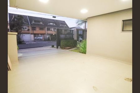 4_photo/94dcfb16ef.8c14be5707b129f9-ATLAS-87dbe961-896d-44f6-b2a2-9b5d0e3cf58a.jpg de casa à venda com 3 quartos, 155m² em Xaxim, Curitiba