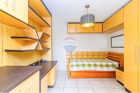 8_photo/94dcfb1a2f.b98dc6cdfb52627f-ATLAS-33c1e506-0e83-4296-8630-c660680e4c9c.jpg de casa para alugar com 3 quartos, 110m² em Boqueirão, Curitiba