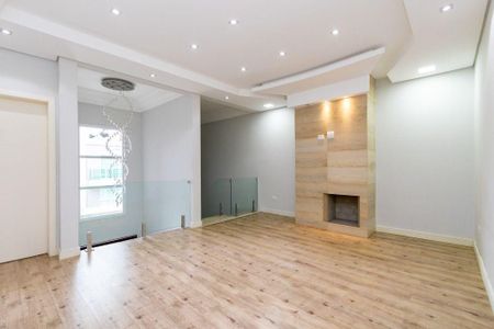 10_photo/94dcfb1af1.8ca146e4695ff152-ATLAS-e2e64bb7-fae9-4676-aa97-616beceb2c9b.jpg de casa de condomínio à venda com 3 quartos, 200m² em Boqueirão, Curitiba