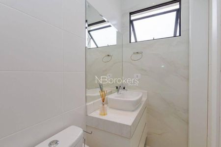 2_photo/94dcfb1c9d.709b0788d549ea7e-ATLAS-10cefdf6-47ba-4c8a-bc64-58391a0597bc.jpg de casa à venda com 4 quartos, 200m² em Boqueirão, Curitiba