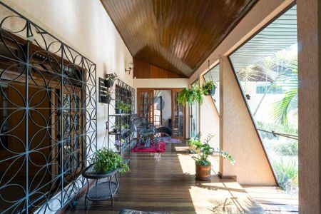 7_photo/94dcfb1e25.a85d12acb26e661d-ATLAS-d2db8b4c-176b-44c1-94bd-f5d05f61da5b.jpg de casa à venda com 4 quartos, 370m² em Hauer, Curitiba