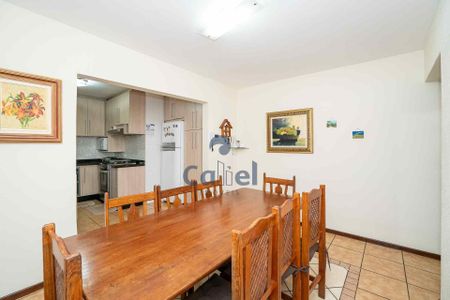 3_photo/94dcfb1e25.a85d12acb26e661d-ATLAS-f277e1c8-c64d-4a75-8e8b-182e4a88adad.jpg de casa à venda com 4 quartos, 370m² em Hauer, Curitiba