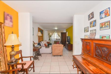 5_photo/94dcfb2451.d4ec733c2141e0e6-ATLAS-fe4213d1-aedc-4237-8cdc-e452a5d8978c.jpg de casa à venda com 3 quartos, 169m² em Boqueirão, Curitiba