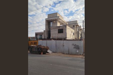 3_photo/94dcfb2bc7.e5c1dbf3952ec410-ATLAS-b5c9d863-4e82-45ce-a4d9-14bae432cfaf.jpg de casa à venda com 3 quartos, 133m² em Hauer, Curitiba