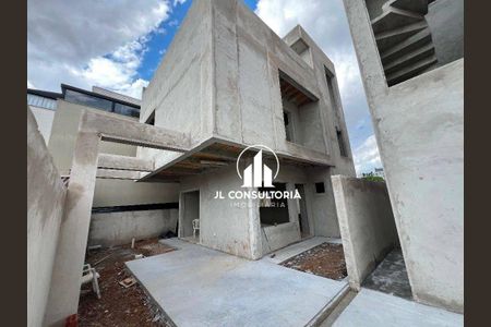 2_photo/94dcfb2c0b.da07d930e02b2f22-ATLAS-08493560-34df-442a-add2-e6de2e79b131.jpg de casa à venda com 3 quartos, 170m² em Hauer, Curitiba