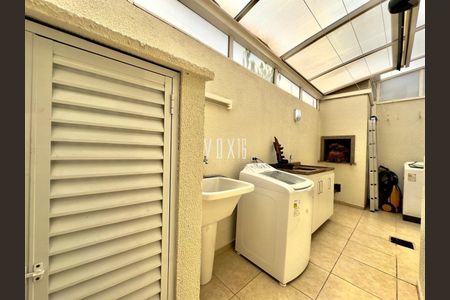 8_photo/94dcfb2d25.09000a4fa51e2841-ATLAS-3fbbd96a-fedb-4344-b940-36c5fdc23472.jpg de casa à venda com 0 quarto, 174m² em Hauer, Curitiba