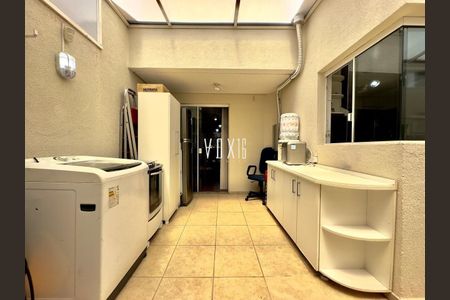 10_photo/94dcfb2d25.09000a4fa51e2841-ATLAS-a9198cbe-e534-4a36-b40f-7119c9c4d4ed.jpg de casa à venda com 0 quarto, 174m² em Hauer, Curitiba