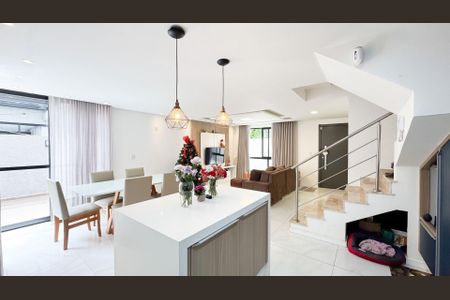 5_photo/94dcfb2d8f.eb2bd2a9c3b2ded2-ATLAS-1b6242de-4cd9-4416-9c0f-28186f35e430.jpg de casa para alugar com 3 quartos, 107m² em Hauer, Curitiba