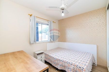 3_photo/94dcfb318f.3a6a40a7072c7a91-ATLAS-12bfe1ef-4586-4a4a-8858-3e4a2f853d2e.jpg de casa à venda com 4 quartos, 131m² em Hauer, Curitiba