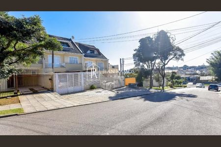 5_photo/94dcfb3643.e6e1c947b02cf8fb-ATLAS-2ab06eb2-cea3-4c3d-af77-92639eea0492.jpg de casa à venda com 3 quartos, 101m² em Xaxim, Curitiba