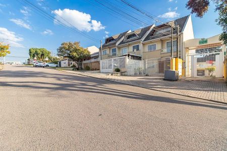 6_photo/94dcfb3645.a095ebe9a9b9d05b-ATLAS-399613d3-a61c-4205-a703-4fc64dcb76c5.jpg de casa à venda com 3 quartos, 99m² em Xaxim, Curitiba