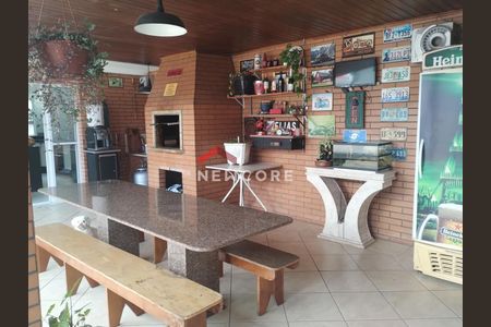 6_photo/94dcfb36db.2f15d505e37c7ac5-ATLAS-d0044c34-a54f-4574-a443-0e54c4989e1e.jpg de casa à venda com 4 quartos, 415m² em Boqueirão, Curitiba