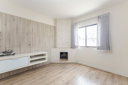 3_photo/94dcfb36f1.08f922be3a726ba4-ATLAS-7821e9e8-9829-45e9-9684-97032a0e88e9.jpg de casa à venda com 4 quartos, 180m² em Boqueirão, Curitiba