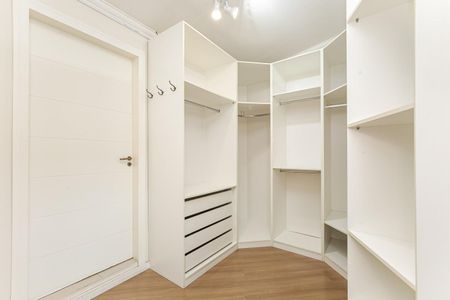 33_photo/94dcfb36f1.08f922be3a726ba4-ATLAS-d9468a97-4175-4b95-afe7-ef0d26e6332c.jpg de casa à venda com 4 quartos, 180m² em Boqueirão, Curitiba