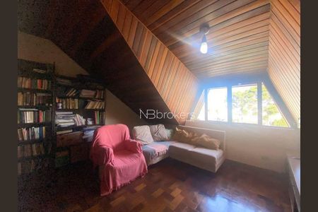 5_photo/94dcfb377b.63bb9c76d918f500-ATLAS-4e9473ac-88e0-4c64-a0e3-c7ad7d3b0e4a.jpg de casa de condomínio à venda com 3 quartos, 121m² em Xaxim, Curitiba