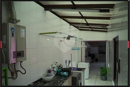 13_photo/94dcfb37dd.aef4de6394ba8e6d-ATLAS-43463eec-f72d-462f-8d0e-b1cd81601e56.jpg de casa à venda com 3 quartos, 260m² em Xaxim, Curitiba