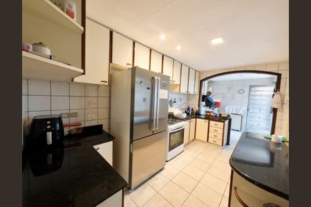 8_photo/94dcfb384b.4be1128a99dd7c8e-ATLAS-669da5e3-557b-448d-882c-01f9aa245156.jpg de casa à venda com 4 quartos, 288m² em Boqueirão, Curitiba