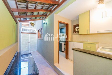 7_photo/94dcfb3855.f7e81ba1849dc159-ATLAS-38525f12-76ff-4c8e-817e-ce89537fd8ae.jpg de casa à venda com 0 quarto, 120m² em Xaxim, Curitiba