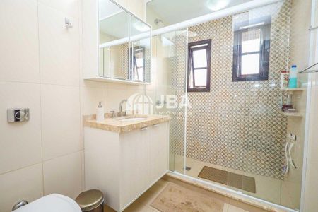 21_photo/94dcfb38bd.e1d2c46bde3eb79c-ATLAS-934edab8-d721-4d16-8923-0fdc26cdc524.jpg de casa à venda com 4 quartos, 251m² em Xaxim, Curitiba