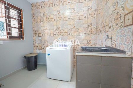 14_photo/94dcfb38bd.e1d2c46bde3eb79c-ATLAS-b9730abc-0fbe-4de9-b00e-93299d003e0e.jpg de casa à venda com 4 quartos, 251m² em Xaxim, Curitiba