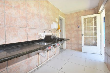 28_photo/94dcfb39b9.e2a54b59782b9362-ATLAS-d5f7764b-2d1f-4be3-88bd-e7fe2798c452.jpg de casa à venda com 5 quartos, 145m² em Xaxim, Curitiba