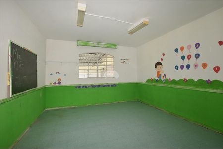 43_photo/94dcfb39b9.e2a54b59782b9362-ATLAS-df839ebd-1126-45e7-a603-3055a9d3f38c.jpg de casa à venda com 5 quartos, 145m² em Xaxim, Curitiba