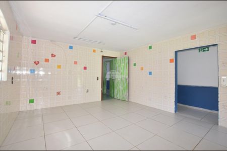 30_photo/94dcfb39b9.e2a54b59782b9362-ATLAS-e4bae510-2227-499c-906f-83df9c2fd86d.jpg de casa à venda com 5 quartos, 145m² em Xaxim, Curitiba