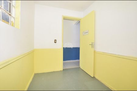 36_photo/94dcfb39b9.e2a54b59782b9362-ATLAS-ea2f0aa1-e040-402c-adee-e471e78a167b.jpg de casa à venda com 5 quartos, 145m² em Xaxim, Curitiba