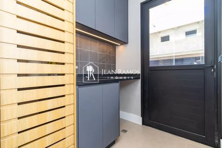 11_photo/94dcfb39d9.0f81dd1a9a4f6ffb-ATLAS-2a043ea5-78da-4c80-a68c-955ac569454e.jpg de casa à venda com 3 quartos, 215m² em Xaxim, Curitiba