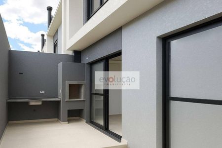 3_photo/94dcfb39d9.2f15d505e37c7ac5-ATLAS-2db8cceb-954a-47a7-9650-c84ed47aed48.jpg de casa à venda com 3 quartos, 179m² em Xaxim, Curitiba