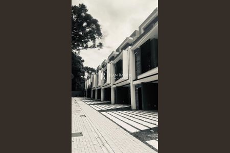 5_photo/94dcfb39df.aafc750051720c32-ATLAS-02f2ecba-7211-4ee8-9fb8-43b7328a560d.jpg de casa à venda com 3 quartos, 179m² em Xaxim, Curitiba