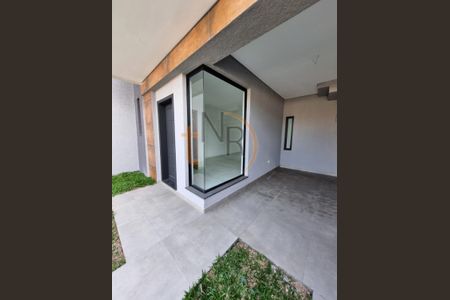 8_photo/94dcfb3a45.80fb811e5b7edecb-ATLAS-992992bd-a258-4be6-add9-d6adae5e785a.jpg de casa à venda com 3 quartos, 138m² em Boqueirão, Curitiba