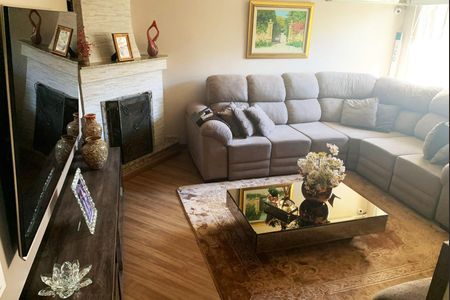 10_photo/94dcfb3a59.0b23cdb12d6957f7-ATLAS-b73aaa54-b524-4247-ab56-2ceedf1d04ae.jpg de casa à venda com 3 quartos, 220m² em Boqueirão, Curitiba