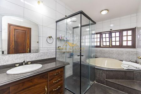 2_photo/94dcfb3b1f.bb43c42e99f1fbec-ATLAS-aaa5530b-8093-460d-8db7-45f2ef6fc75e.jpg de casa à venda com 5 quartos, 529m² em Boqueirão, Curitiba