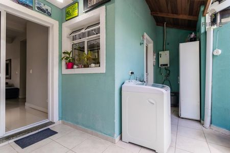 4_photo/94dcfb3b9d.d7ff1048839b4df4-ATLAS-947b0dd3-0901-40f9-845e-6e38e4cebf66.jpg de casa à venda com 3 quartos, 95m² em Boqueirão, Curitiba