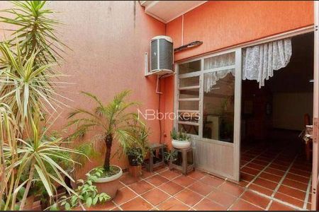 4_photo/94dcfb3c99.2749c335dcf68cb8-ATLAS-64849f0f-6519-421a-9b45-1e257064cda5.jpg de casa à venda com 4 quartos, 215m² em Boqueirão, Curitiba