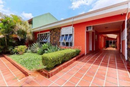 2_photo/94dcfb3c99.2749c335dcf68cb8-ATLAS-e4f41cae-38ff-47cf-989a-7555a0b3e016.jpg de casa à venda com 4 quartos, 215m² em Boqueirão, Curitiba