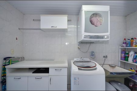 3_photo/94dcfb3d7f.b276584ed59dde60-ATLAS-0710a59c-94a6-4504-85a1-63e9a288a99d.jpg de casa à venda com 4 quartos, 166m² em Xaxim, Curitiba