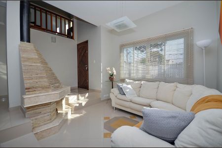 12_photo/94dcfb3d7f.b276584ed59dde60-ATLAS-7299443a-3ca2-43de-888a-eaedc01d68ee.jpg de casa à venda com 4 quartos, 166m² em Xaxim, Curitiba