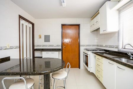 8_photo/94dcfb3d97.1fb0b71ab46b22f7-ATLAS-e5b78141-ab1d-4e43-9fc9-e8b96fc6af6a.jpg de casa à venda com 3 quartos, 154m² em Xaxim, Curitiba