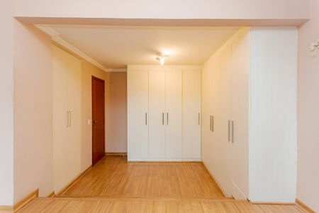 2_photo/94dcfb3e19.94eccd8fc9add72f-ATLAS-48ebdfe4-054b-4c13-bf10-e502b930d61c.jpg de casa à venda com 4 quartos, 350m² em Xaxim, Curitiba