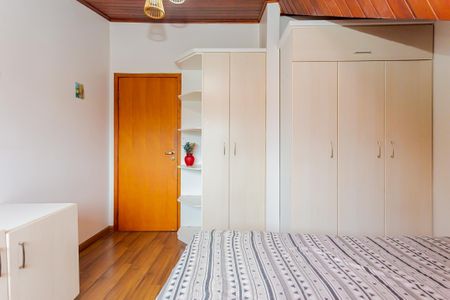 2_photo/94dcfb3e19.94eccd8fc9add72f-ATLAS-4a619403-b04f-458a-b652-1fdbf514f04d.jpg de casa à venda com 4 quartos, 350m² em Xaxim, Curitiba